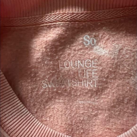 NWT‼️Juniors' SO® Long Sleeve Favorite Crewneck Sweatshirt -Coral Lei - Picture 3 of 3